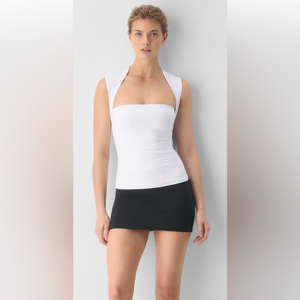 NWOT Aritzia Contour Flourish Top